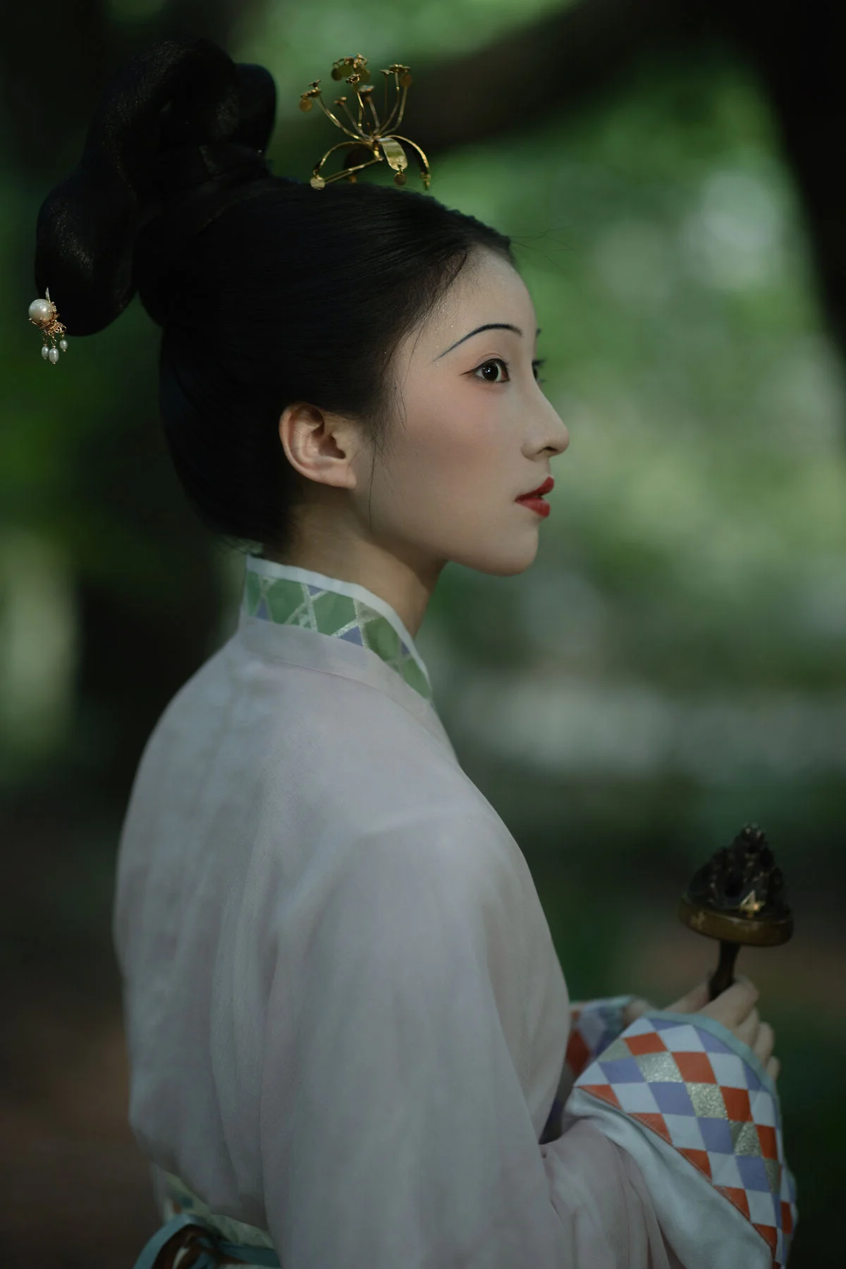 YiTuYu Art Language Vol.10483: Exploring the Ethereal Beauty of Qi E Rong Rong