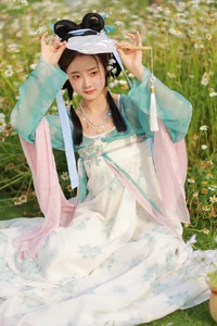 YiTuYu Art Language Vol.4672: Capturing the Graceful Presence of You Er Bai Bai - image 0