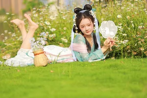 YiTuYu Art Language Vol.4672: Capturing the Graceful Presence of You Er Bai Bai - image 2