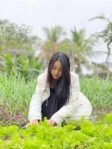 Rare High School Photos of Miss World Vietnam 2023 Top 3 - image 12