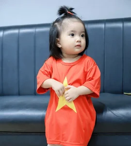Khanh Thi and Phan Hien's Daughter Looks Adorable in Vietnam's National Flag Shirt - image 0