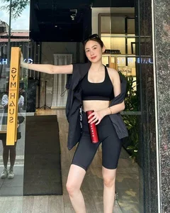 Laos' Top Influencer Turns Heads with Stunning Street Style Photos in Hanoi - image 4