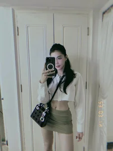 Old Quarter Hot Mom Redefines Maternity Style with Bold Athletic Photoshoot - image 7