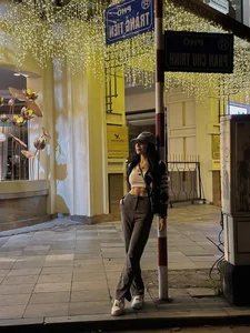 Old Quarter Hot Mom Redefines Maternity Style with Bold Athletic Photoshoot - image 0