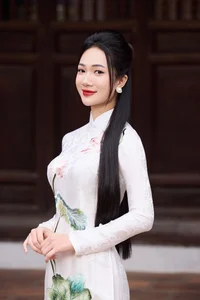 Traditional Elegance: Designer Ngoc Lan’s Ao Dai Collection Inspired by the Nine Dynastic Urns - image 4