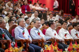 Celebrating 50 Years of Da Nang’s Liberation: Highlights from the Spectacular Anniversary Art Program - image 3