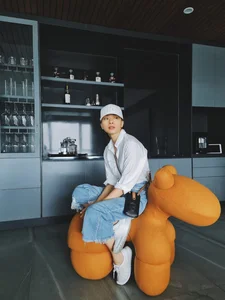 Inside the Luxury Black-Tone Apartments of Vietnamese Stars: Hoàng Thùy Linh's Massive Home - image 13