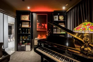 Inside the Luxury Black-Tone Apartments of Vietnamese Stars: Hoàng Thùy Linh's Massive Home - image 27