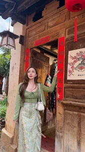 Vietnamese Celeb News: Phuong My Chi’s Dating Rumors and Quoc Truong’s Family Moments - image 31