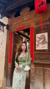 Vietnamese Celeb News: Phuong My Chi’s Dating Rumors and Quoc Truong’s Family Moments - image 38