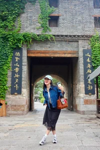Vietnamese Celeb News: Phuong My Chi’s Dating Rumors and Quoc Truong’s Family Moments - image 10