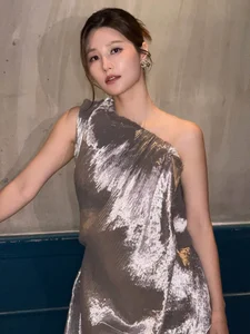 Vietnamese Celeb News: Phuong My Chi’s Dating Rumors and Quoc Truong’s Family Moments - image 12