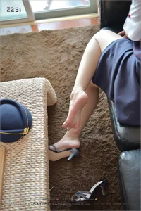 Elegant Barefoot Style with Chinese Model Shan Shan in IESS Si Zu Bian Dang 137 Collection - image 60
