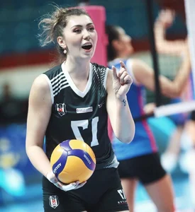 Athleticism and Beauty: The Rising Popularity of Thanh Hoa’s Volleyball Star - image 6