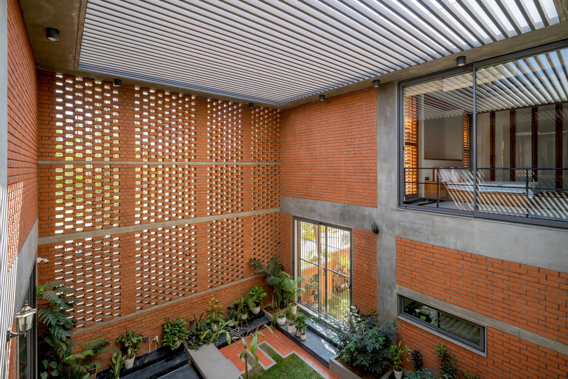 Brick vs. Concrete Walls: Which Construction Choice is Best for Your Home?