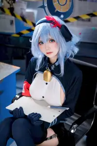 Captivating Amau Ako (Blue Archive) Cosplay by Jiu Qi Miao: Professional, Alluring & Game-Perfect! - image 10