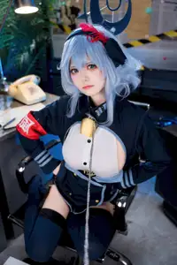 Captivating Amau Ako (Blue Archive) Cosplay by Jiu Qi Miao: Professional, Alluring & Game-Perfect! - image 11
