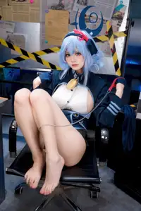 Captivating Amau Ako (Blue Archive) Cosplay by Jiu Qi Miao: Professional, Alluring & Game-Perfect! - image 17