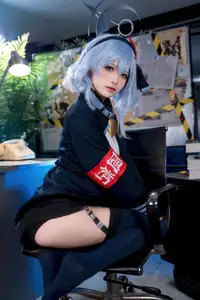 Captivating Amau Ako (Blue Archive) Cosplay by Jiu Qi Miao: Professional, Alluring & Game-Perfect! - image 19
