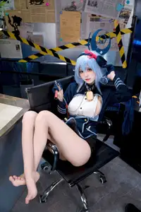 Captivating Amau Ako (Blue Archive) Cosplay by Jiu Qi Miao: Professional, Alluring & Game-Perfect! - image 8
