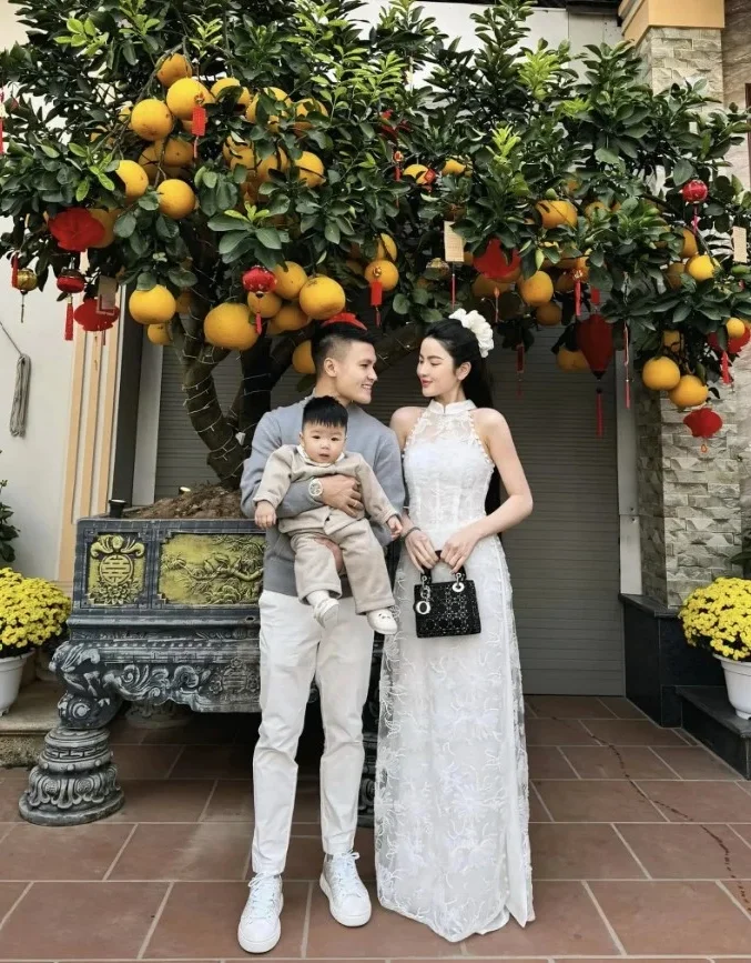 From Persistent Courtship to a Dream Forty Billion VND Mansion
