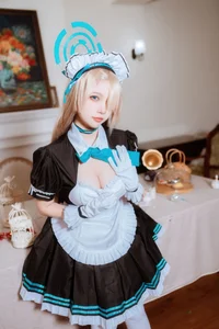 Stunning Blue Archive Asuna Ichinose Maid Cosplay by Er Zuo Nisa – 31 High-Quality Images Collection (Ref: 32e48b24) - image 4