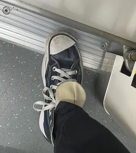 Commuter Chaos: Hilarious and Relatable 'Train Fail' Moments - image 3