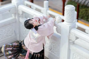 YiTuYu Art Language Vol 10597: Gorgeous 15-Piece Portrait Gallery of Xiao E Jiang - image 5
