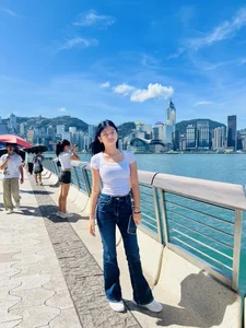 Truong Ngoc Anh's Daughter: Natural Beauty and Hollywood Princess Vibes - image 11