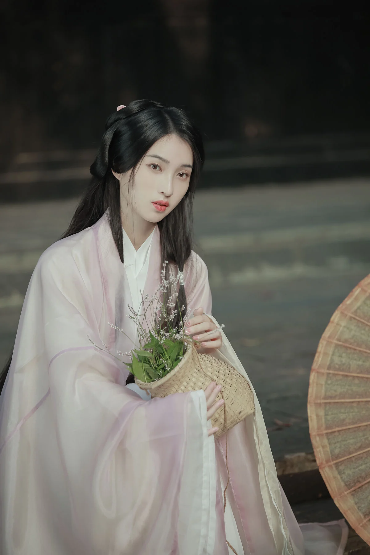 Artistic Elegance: YiTuYu Art Language Vol.7575 Featuring Tang Tang