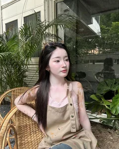 Radiant Beyond Compare: Why This 'Sealed Beauty' Is Taking the Internet by Storm - image 9