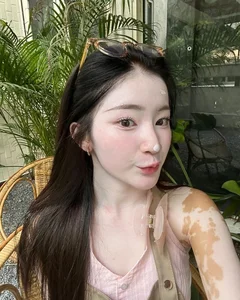 Radiant Beyond Compare: Why This 'Sealed Beauty' Is Taking the Internet by Storm - image 0