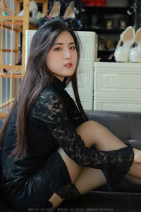 IESS Xiao Bao Half-Tube Black Silk Fashion Photography Gallery - image 0