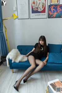 IESS New Model Debut: Exploring Stunning Proportions and High-Fashion Leg Photography - image 15