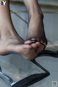 IESS New Model Debut: Exploring Stunning Proportions and High-Fashion Leg Photography - image 37