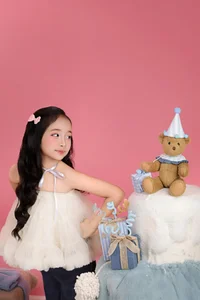 Anna and Lisa: The Adorable Doll-Like Daughters of Khanh Thi and Phan Hien - image 1