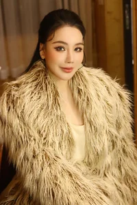 The Evolution of Ho Quynh Huong: A Journey of Voice and Beauty - image 10