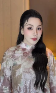 The Evolution of Ho Quynh Huong: A Journey of Voice and Beauty - image 1