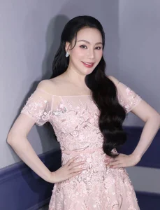 The Evolution of Ho Quynh Huong: A Journey of Voice and Beauty - image 3