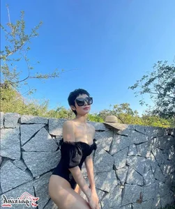 Hiền Hồ Bikini Style: Capturing Elegance and Confidence Amidst Public Interest - image 25