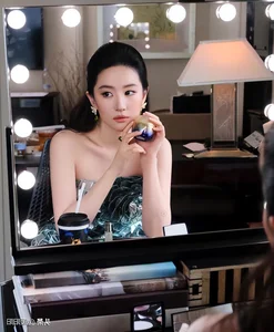 Crystal Liu Yifei Sets Historic Record with Three Major Awards in One Night - image 1
