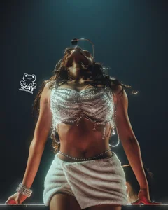 The Greek Goddess Aesthetic: Showbiz Icons with Sculpted Bodies and Toned Abs - image 1