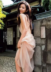 Captivating Aesthetics: The Rise of Japanese Gravure and Fashion Models - image 11