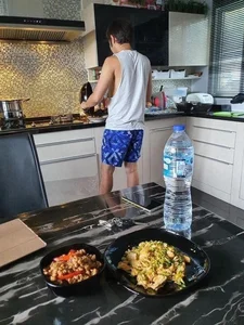 What Makes a Man Most Attractive? Women Share Heartwarming Photos of Husbands Redefining Modern Romance - image 5