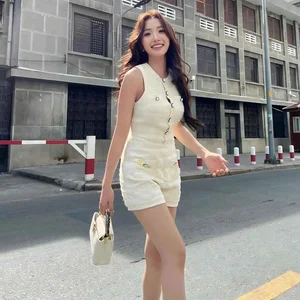 Tiktoker Le Thi Khanh Huyen's Stunning Style Transformation After Marriage - image 2