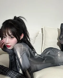 Korean Social Media Star with 1 Million Fans Redefines Fitness and Beauty Standards - image 9