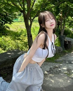Korean Social Media Star with 1 Million Fans Redefines Fitness and Beauty Standards - image 3