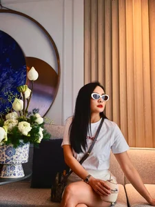 Vietnamese Star Updates: Lan Phuong's Health Concerns and Hoai Linh's Humble Ride - image 48