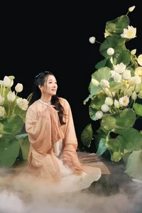 Vietnamese Star Updates: Lan Phuong's Health Concerns and Hoai Linh's Humble Ride - image 25