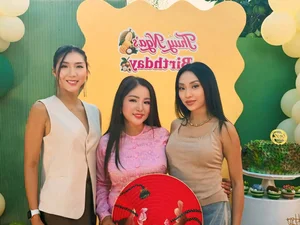 Vietnamese Star Updates: Lan Phuong's Health Concerns and Hoai Linh's Humble Ride - image 52
